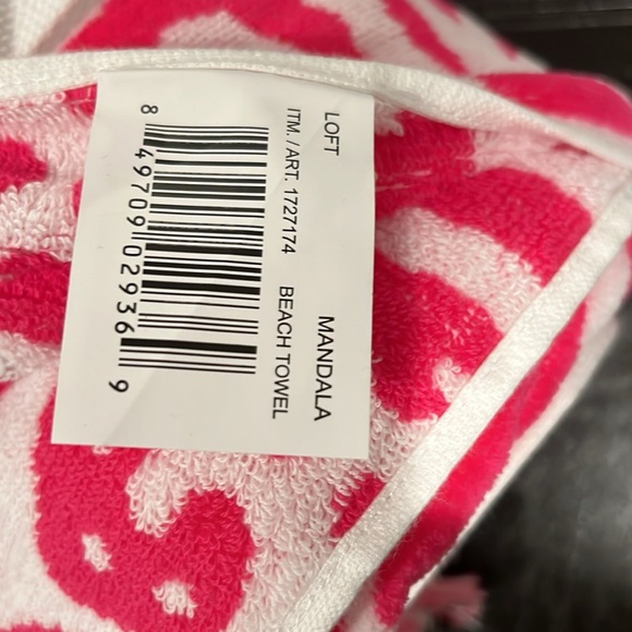 Jumbo Size Beach Towel for 2, available in 2 different colors - Picture 6 of 9